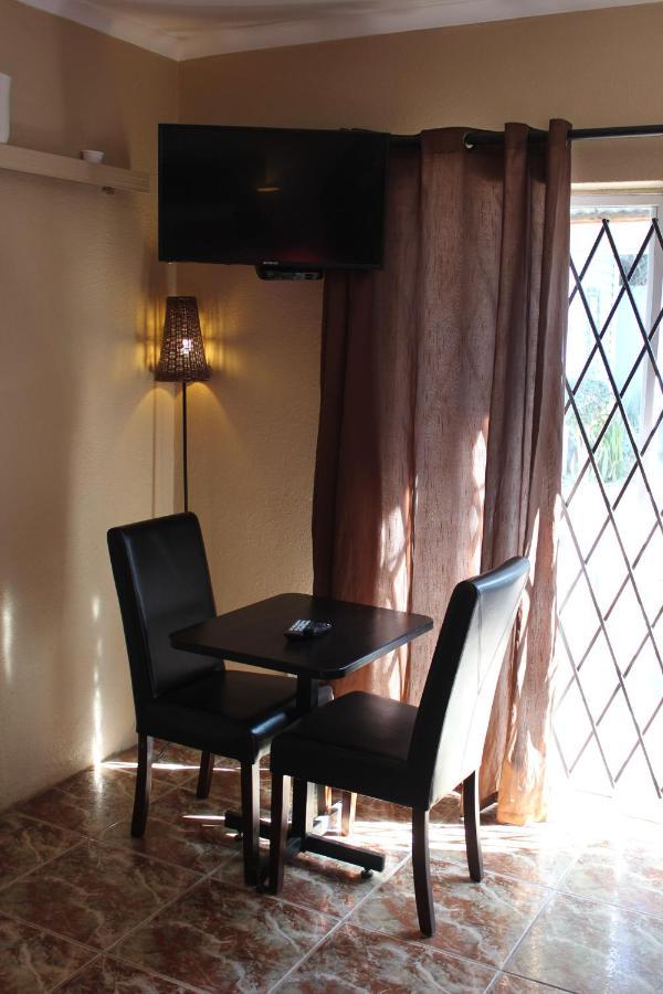 25 On Fitzpatrick Apartment Parow Exterior photo