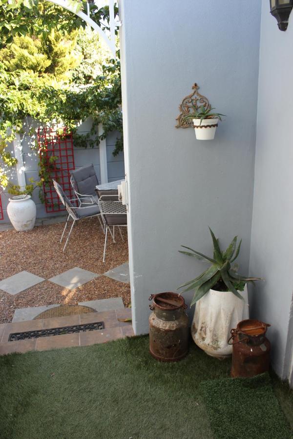 25 On Fitzpatrick Apartment Parow Exterior photo
