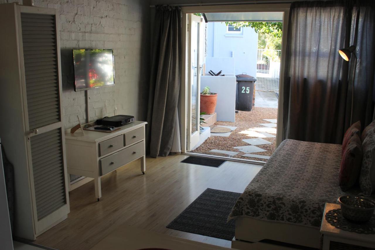 25 On Fitzpatrick Apartment Parow Exterior photo