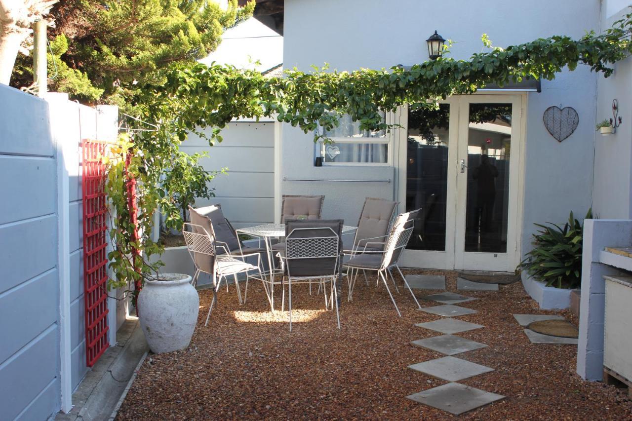 25 On Fitzpatrick Apartment Parow Exterior photo