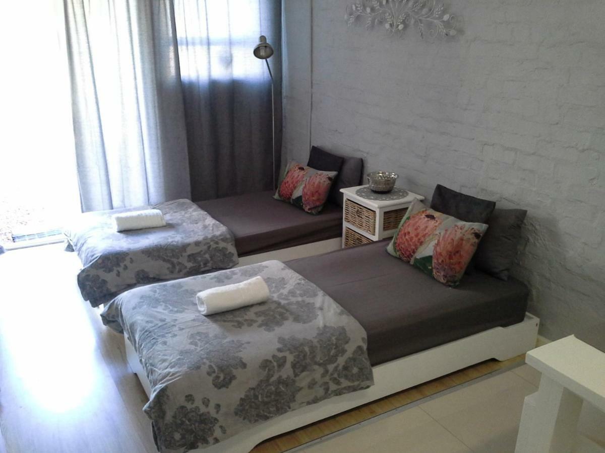 25 On Fitzpatrick Apartment Parow Exterior photo