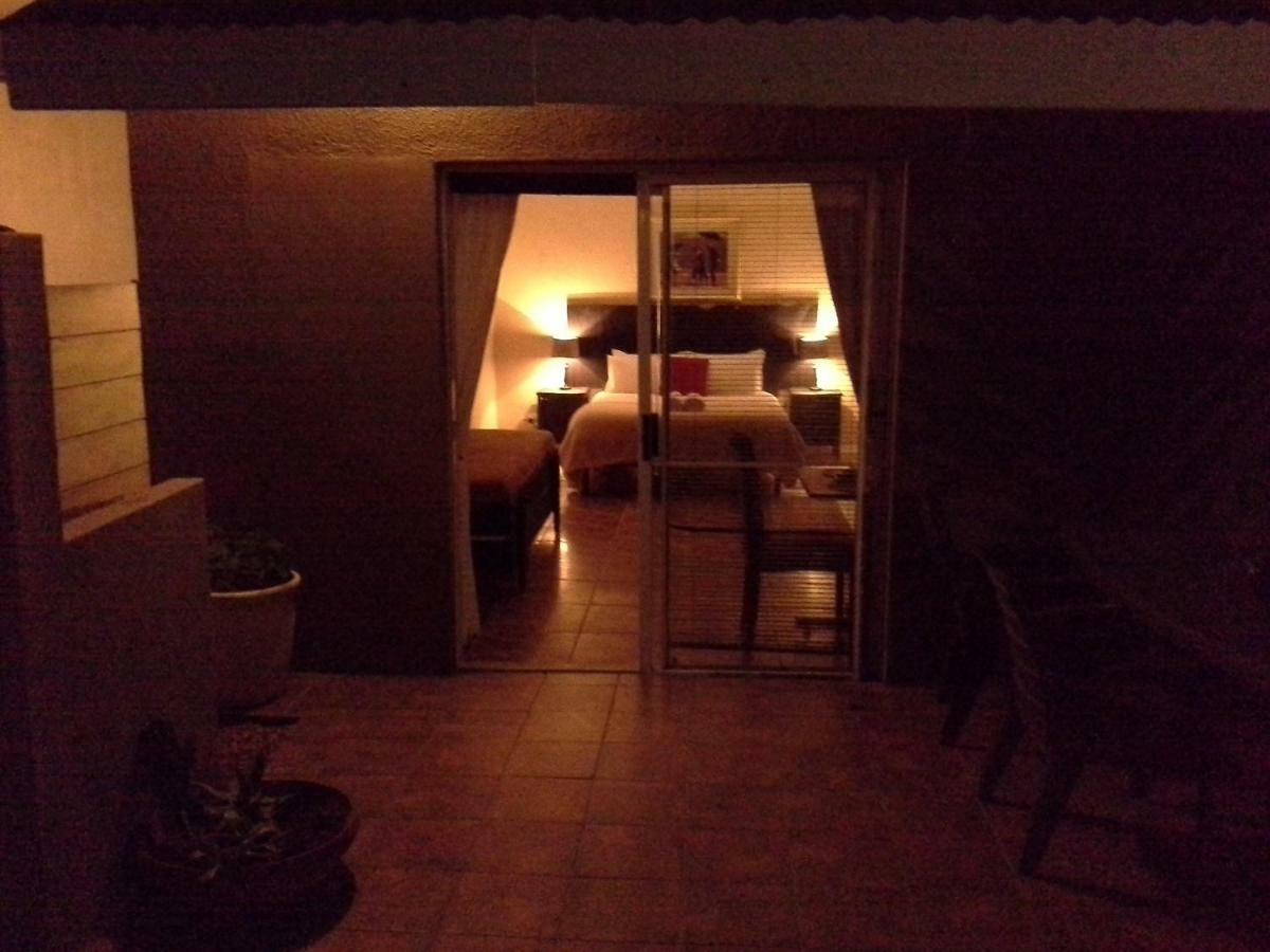 25 On Fitzpatrick Apartment Parow Exterior photo